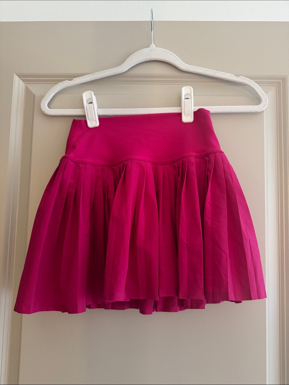 ALO Yoga Fuchsia Pleated Tennis Skirt